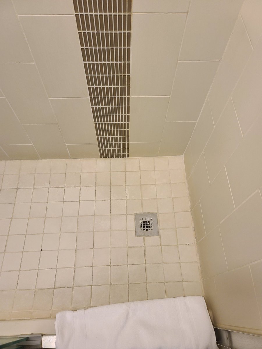 davidddooley's tweet photo. @Hyatt I know this is not up to your standards! I have stayed at 28 Hyatt properties in the last 12 months. DM me if you would be interested in me being a secret shopper/reviewer during my travels. https://t.co/ofbUkgSphe