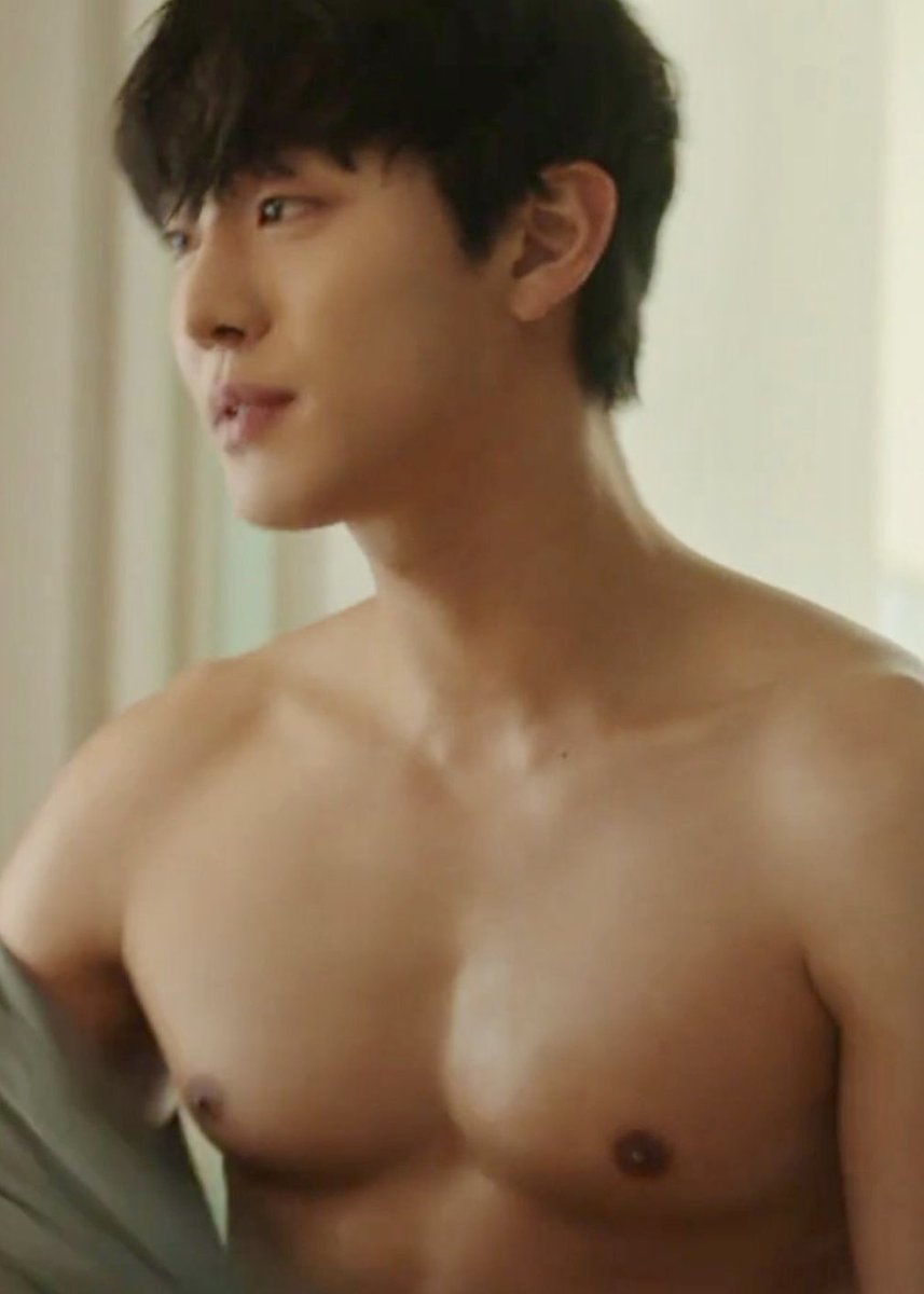 i keep seeing his tits on my tl 😵‍💫