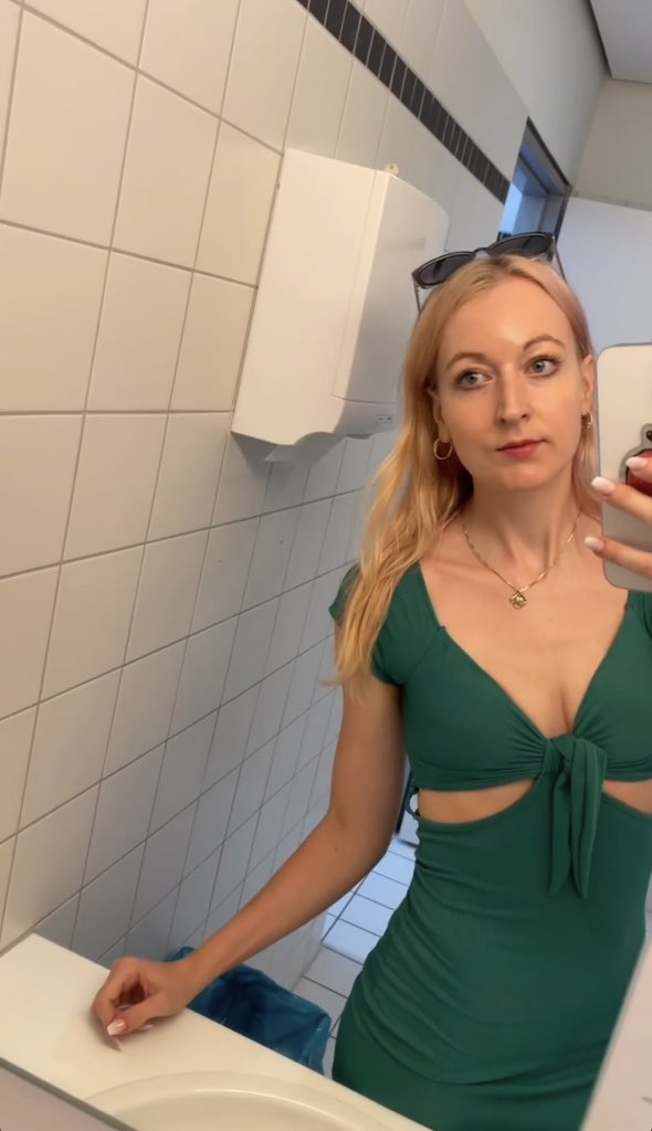 roselinelight's tweet image. 