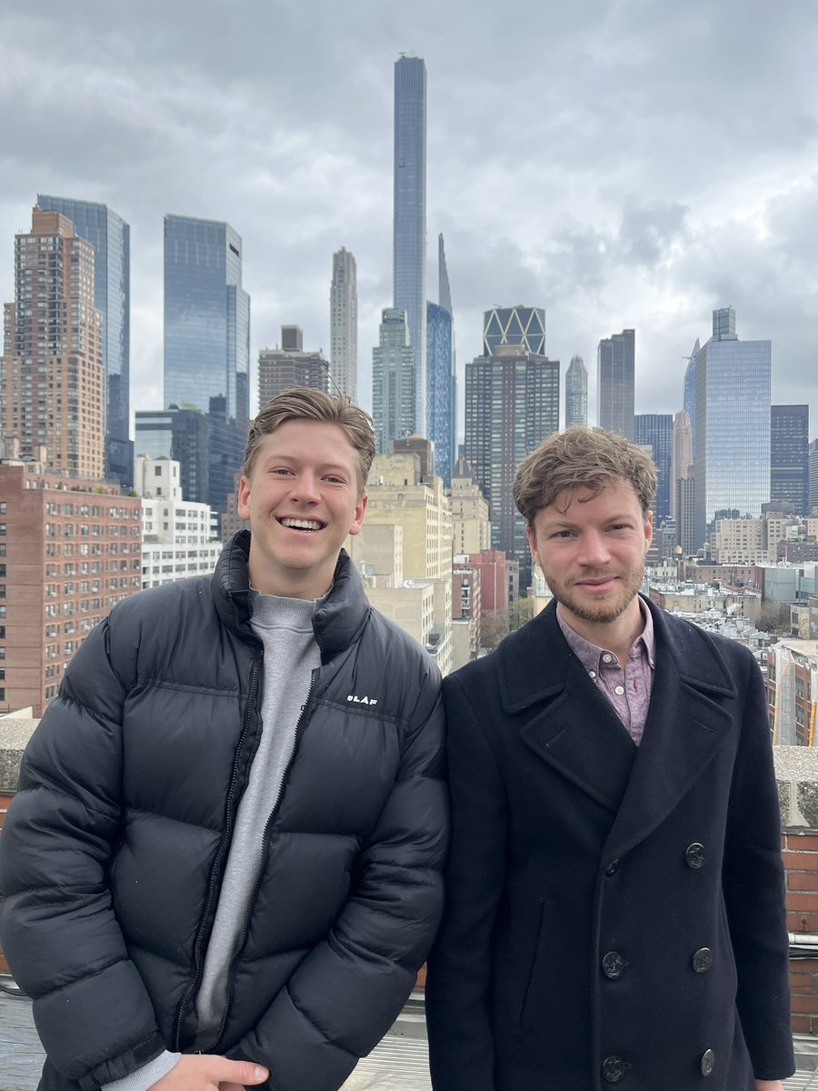 Wisseling van de wacht: stagiair Minne (links) vertrekt, Jan Douwe neemt het over.