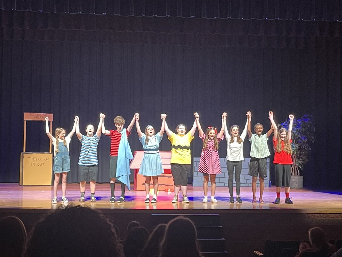 MMHS_789's tweet photo. Absolutely wonderful performance by the #Mashpee BFTC! There are two more opportunities to see this musical- tonight at 7:00 and tomorrow at 2:00.  Don’t miss it! https://t.co/Y0H3IOLmX4