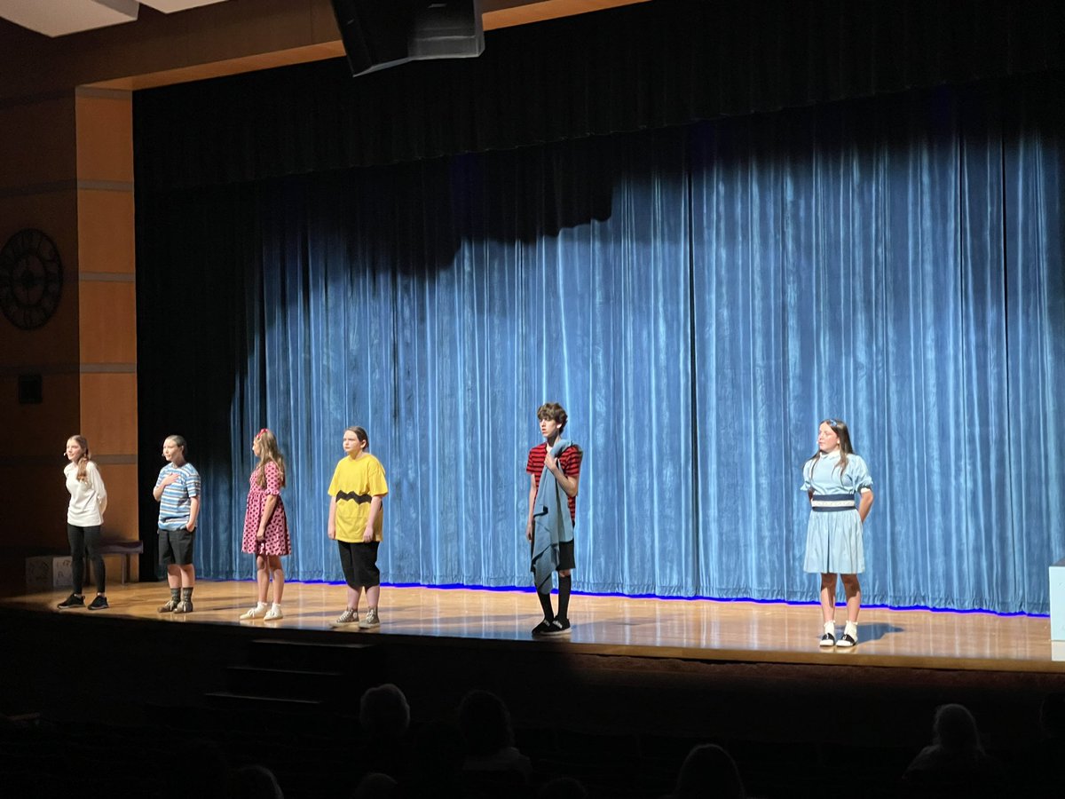 MMHS_789's tweet photo. Absolutely wonderful performance by the #Mashpee BFTC! There are two more opportunities to see this musical- tonight at 7:00 and tomorrow at 2:00.  Don’t miss it! https://t.co/Y0H3IOLmX4