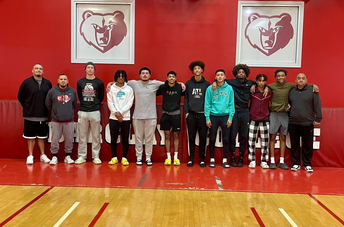 BigA (@biga_satx) on Twitter photo Appreciate @BCCoach_G and the team for having our players up for a workout and being able to see the campus <a href="/gabehinojosa_/">gabe hinojosa</a> @jacobbenitez21 <a href="/210mxson/">Mason Walker</a> <a href="/tyler13cook/">tyler cook🔮</a> <a href="/Jamel_lenzy2023/">Jamel lenzy</a> <a href="/Joseph_Wilson23/">Joseph Wilson</a> <a href="/DemetriceMims0/">Demetrice Mims</a> <a href="/Aashonholmes23/">siz♨️</a> <a href="/juju83346122/">juju jenkins 👾🏀</a> Appreciate @BCCoach_G and the team for having our players up for a workout and being able to see the campus <a href="/gabehinojosa_/">gabe hinojosa</a> @jacobbenitez21 <a href="/210mxson/">Mason Walker</a> <a href="/tyler13cook/">tyler cook🔮</a> <a href="/Jamel_lenzy2023/">Jamel lenzy</a> <a href="/Joseph_Wilson23/">Joseph Wilson</a> <a href="/DemetriceMims0/">Demetrice Mims</a> <a href="/Aashonholmes23/">siz♨️</a> <a href="/juju83346122/">juju jenkins 👾🏀</a>