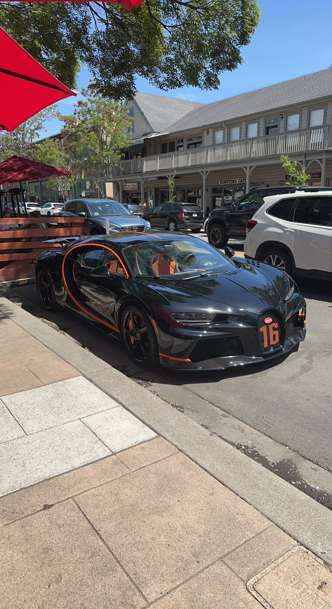 Spotted a Bugatti in my city’s downtown today. HOLY 🔥🔥