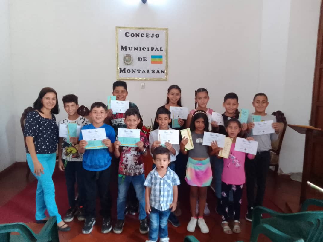 DanielR08741000's tweet photo. Que satisfactorio es ser parte de este equipo que hizo posible la participación de este grupo de niños  que tuvieron la oportunidad de realizar esta prueba de matemática y lengua.#elbelloarbolmontalban https://t.co/Lcxvsel6gA