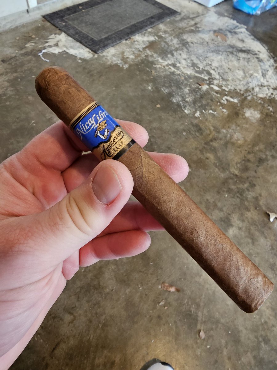 EricWal86905752's tweet photo. Finally able to enjoy a cigar after a 2 and a half week bout with bronchitis! https://t.co/5LM0YLMH2Q