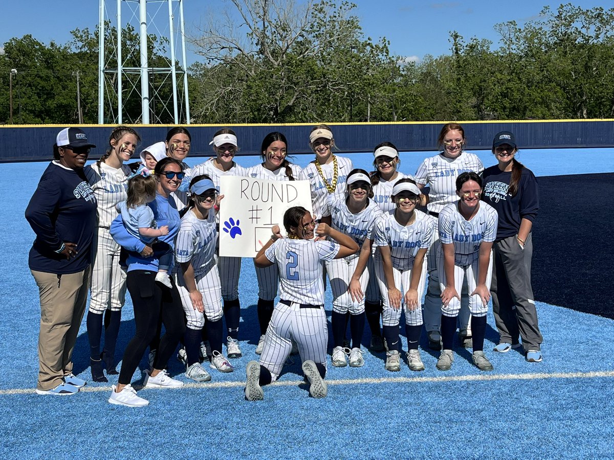 sweenybulldogs's tweet photo. Lady Dogs on to Round 2!!!! https://t.co/rRzmuJXbqO