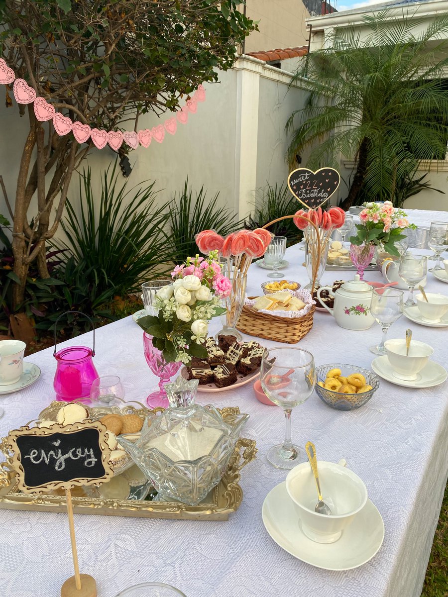 Que nadie te diga que no podes hacer una meriendita de princesas por tu cumpleaños número 22💖☕️🧁✨💐