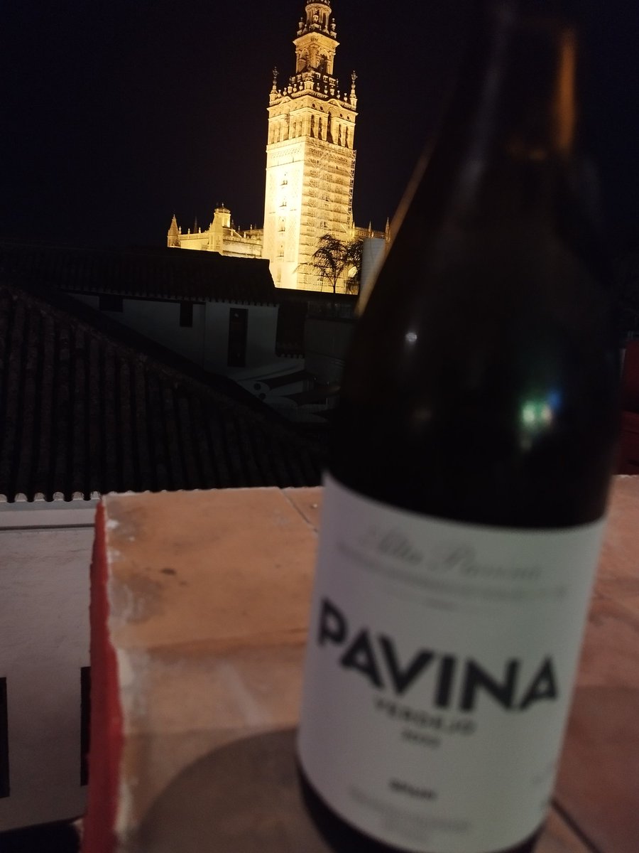 En Sevilla con <a href="/altapavina/">Alta Pavina</a> frente a la giralda en <a href="/fontecruzhotels/">fontecruzhoteles</a> #Sevilla #feriadesevilla #FeriadeAbril2023