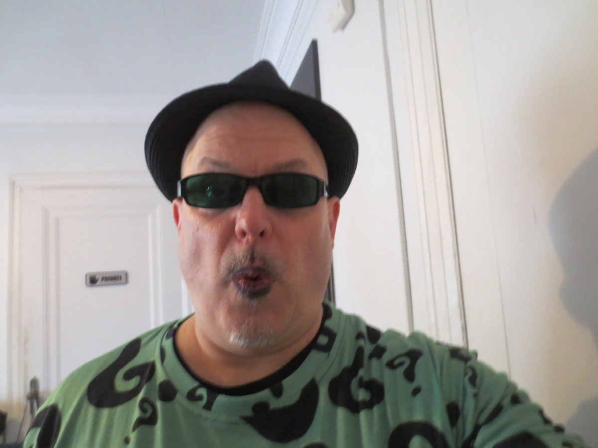 TheSpiderBaby's tweet photo. Q:  What's black and white and red all over?
A:  Who cares?  SpiderBaby's dressed as the Riddler.  #springcon https://t.co/tyoHobQTT6