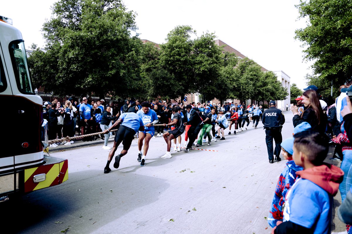 SMUMustangs's tweet photo. The FIRST @SMU_SAAC Fire Truck Pull 🚒 was a huge success! Everyone pulling in the same direction to support @curingcancer
#MustangsForACure #curingkidscancer #forthekids https://t.co/7Xxpn1xemv
