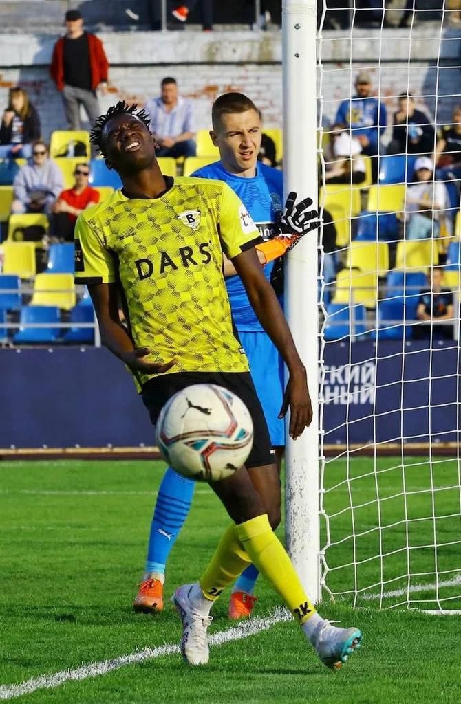 momo_fanye's tweet photo. Félicitations pour la victoire face à Krasnodar. 

On continue de lutter jusqu’au bout 💪

#MomoYimbe https://t.co/agcTihLDuI