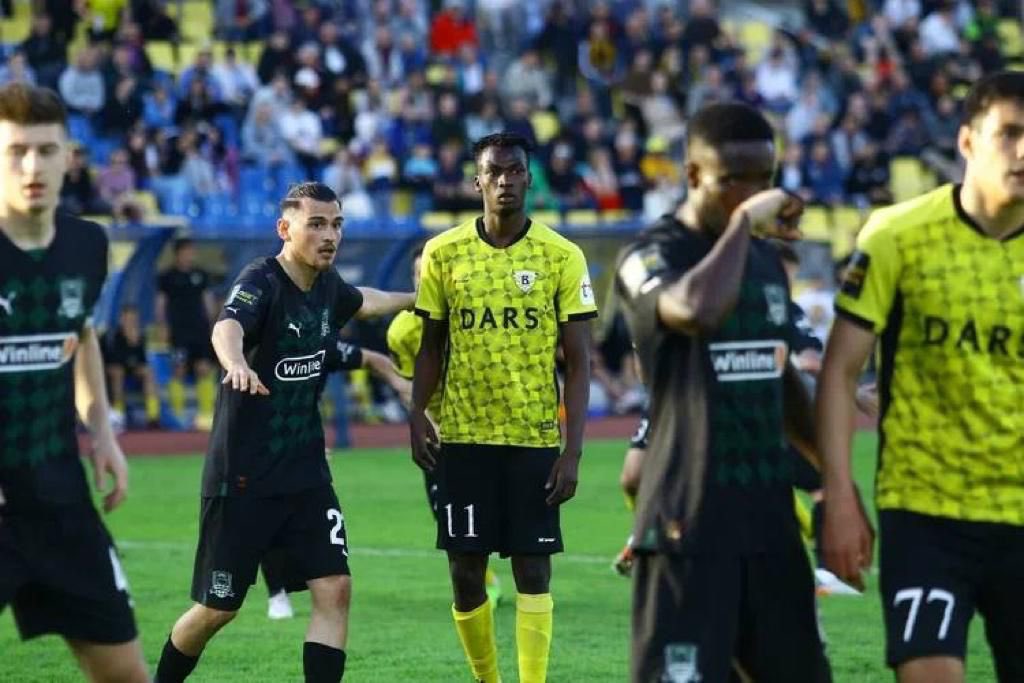 momo_fanye's tweet photo. Félicitations pour la victoire face à Krasnodar. 

On continue de lutter jusqu’au bout 💪

#MomoYimbe https://t.co/agcTihLDuI