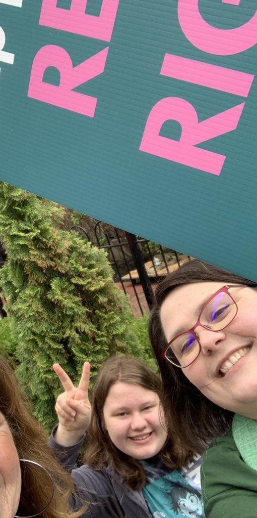 gobuxgal's tweet photo. @AnitaSomaniMD @CapCityHalf @OhioHealth @David_M3S Glad you had a great race! I looked up just in time to spot my friend @TraciKitchen ππ»ββοΈcross the finish while I was collecting βπΌ from 8 different counties this morning! #LetsRoeOhio #CapCityHalf
@BluePositively @protectchoiceOH @OhioReproRights https://t.co/V24NfrrJL8