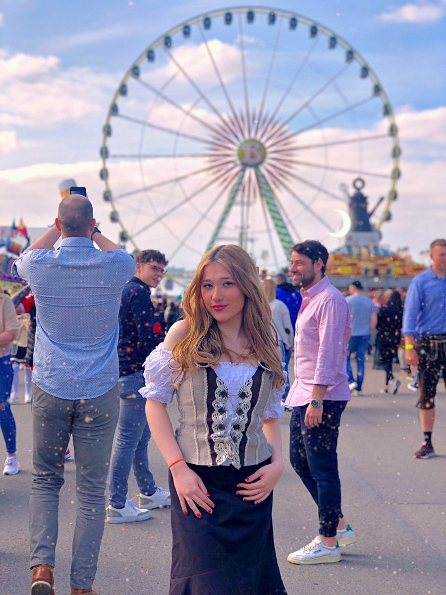 canduxd2's tweet photo. Querida cande de 15 años: lo logramos ❤️🥹🇩🇪✨ https://t.co/up11bJFWdE