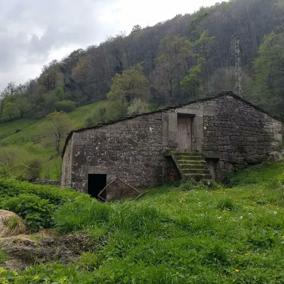 Edicionestantin's tweet photo. Hoy en cadena SER viajamos hasta los Valles Pasiegos, concretamente hasta Vega de Pas, para recorrer las riberas del Aján y el Yera y llegar hasta el túnel de La Engaña. 
No te pierdas los sábados de 13.15 a 13.30 "A vivir en ruta".
@excursionesenfamilia https://t.co/7tLOeIEinI