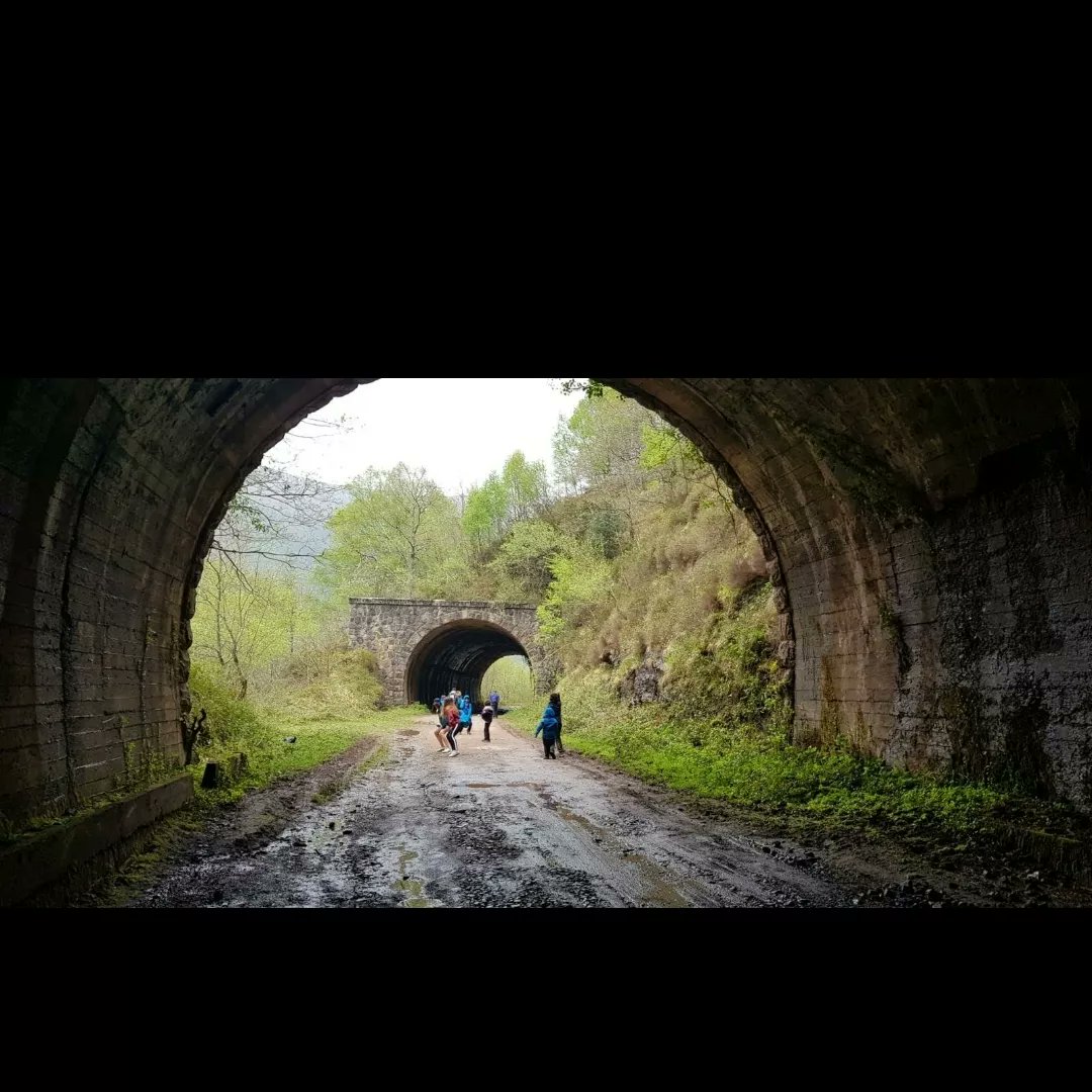 Edicionestantin's tweet photo. Hoy en cadena SER viajamos hasta los Valles Pasiegos, concretamente hasta Vega de Pas, para recorrer las riberas del Aján y el Yera y llegar hasta el túnel de La Engaña. 
No te pierdas los sábados de 13.15 a 13.30 "A vivir en ruta".
@excursionesenfamilia https://t.co/7tLOeIEinI