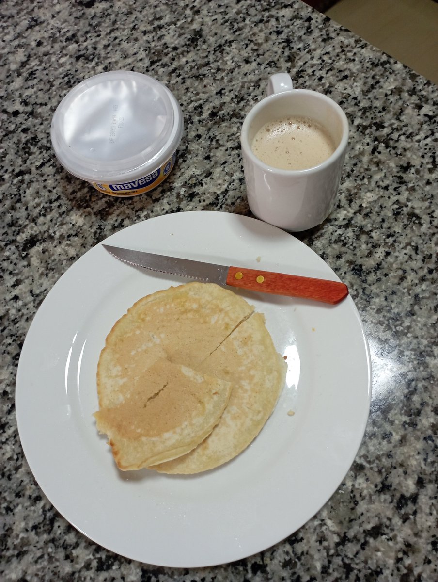 spao50's tweet photo. Matando antojos, eran 4 y eso fue lo que quedó para el café 😂😂😂 https://t.co/sEdRXcNX94