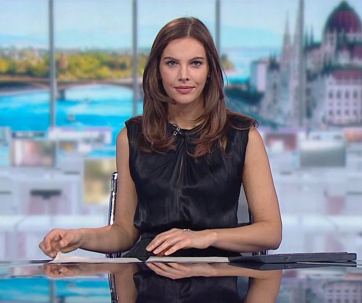 newuchim's tweet photo. Joó Zsanett #tvhost #Hungary https://t.co/GXfRQuuCJS