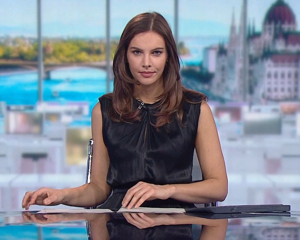 newuchim's tweet photo. Joó Zsanett #tvhost #Hungary https://t.co/GXfRQuuCJS