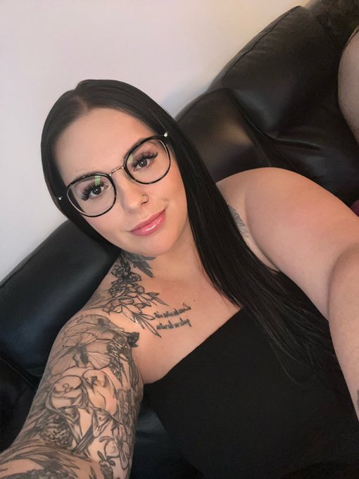 Quand j'ai lair sage . Tu aimes ? 🤭 https://t.co/tWFpocwYO0