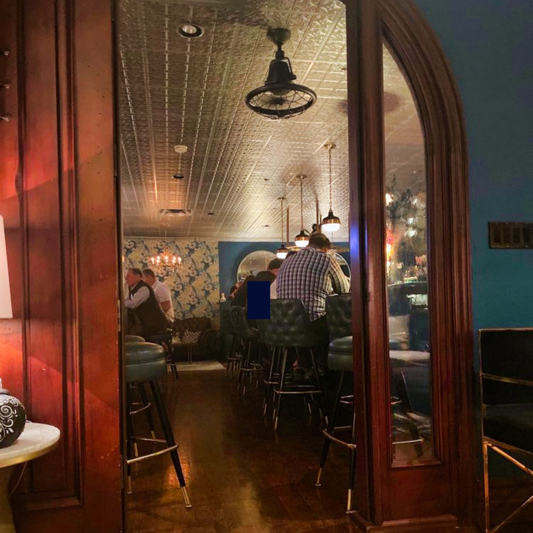 AuburnLounge's tweet image. On the inside looking out!

#AuburnLoungeDanville #boardroom #comechill