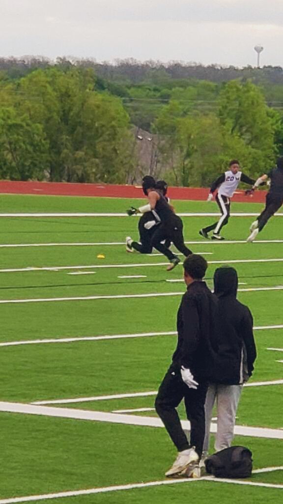 ZaydAlaniz2027's tweet photo. Amazing day!!! Plano east class of 2027 won the 8th grade 7v7 tournament🥇. Wouldn’t have been able to pull it off if it weren’t for our great coaches. @KasonKennerson @3lijah_Princ3 @BrianDyer05 @rushilpatel_88 @swt_daniel6 https://t.co/5qqqVV4eSQ