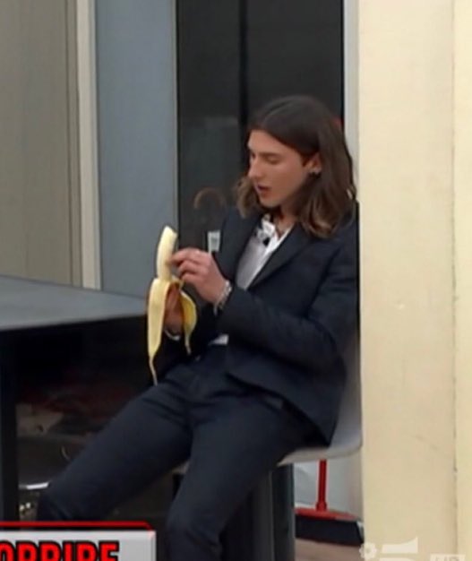 onlygretaa's tweet photo. “Ma io non voglio continuare senza te”
“Ma che ti frega tanto siamo agli sgoccioli.. io mi mangio una banana”

CRICCA SOFFOCO💀
 #amici22 https://t.co/1pY00CCHee