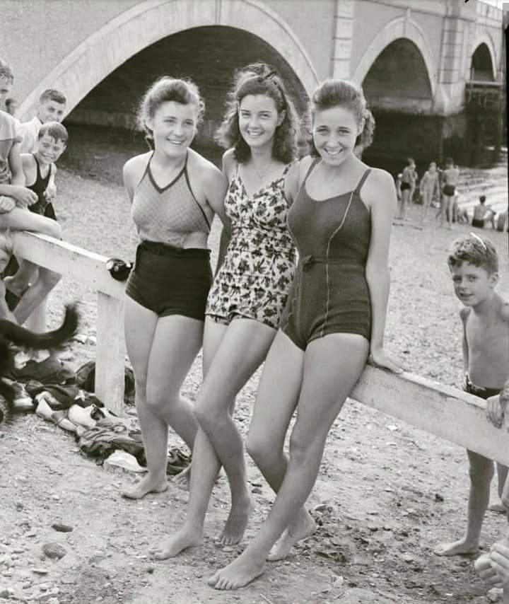 OldSchoolBoston's tweet photo. 1942 Boston' was the only information attachment to this photo, can anyone identify the location ? (Pete Siegel) https://t.co/N9LOavptc5