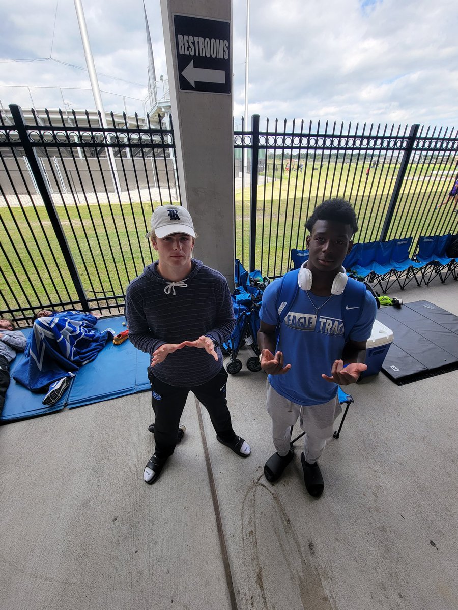 GtownTrack's tweet photo. The⚡️bros do not disappiont! @Zay07282186 scores for the Eagles with a 6th place finish in the finals of the 100m dash, and @DraydenDickman1 is the single FASTEST man in region III.  He brings home the gold and punches his 🎟 to the State Meet.  #GeorgetownSpeed #Smoke 💨💨💨 https://t.co/K893nM5XkY