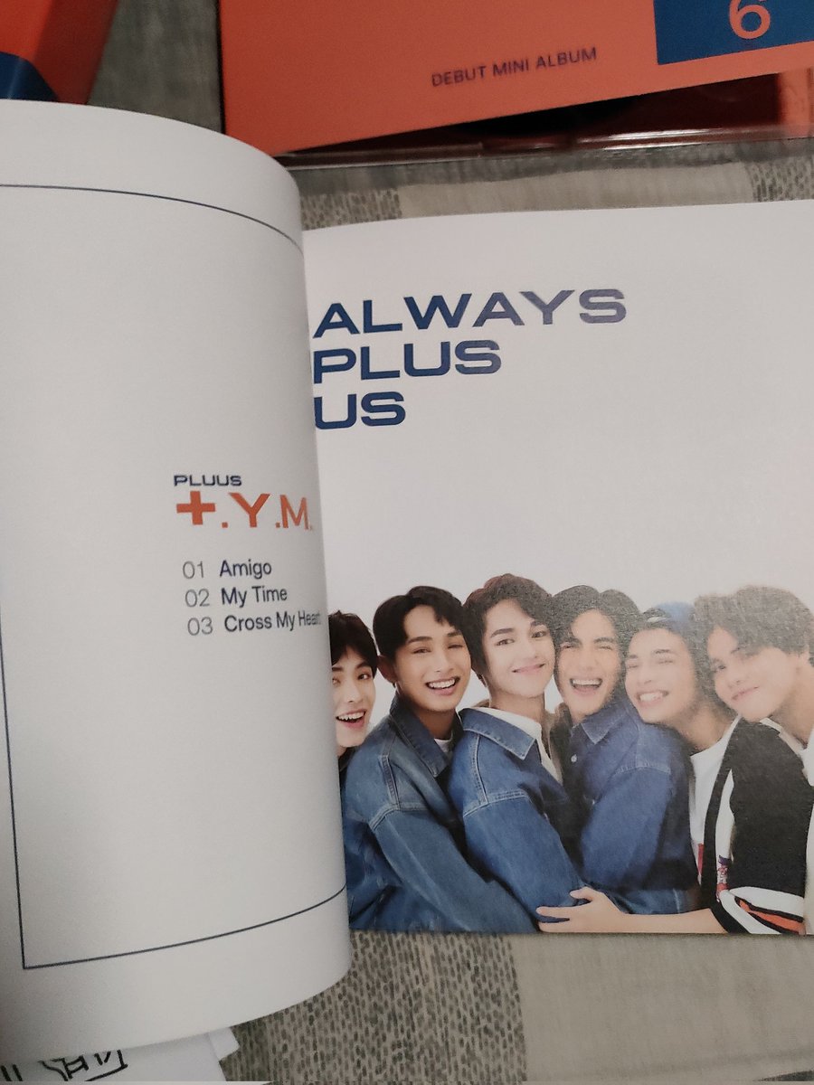 fanboydollarch's tweet photo. LFB WTS
For sale:
Unsealed PLUUS Album without Photocards/PCs
Includes: Album Box, Letters, Photo Booklet and CD.
LFS WTB #PLUUS #PLUSUS #ALWAYSPLUUS #PPOP #BNS https://t.co/XpwZS4adYJ