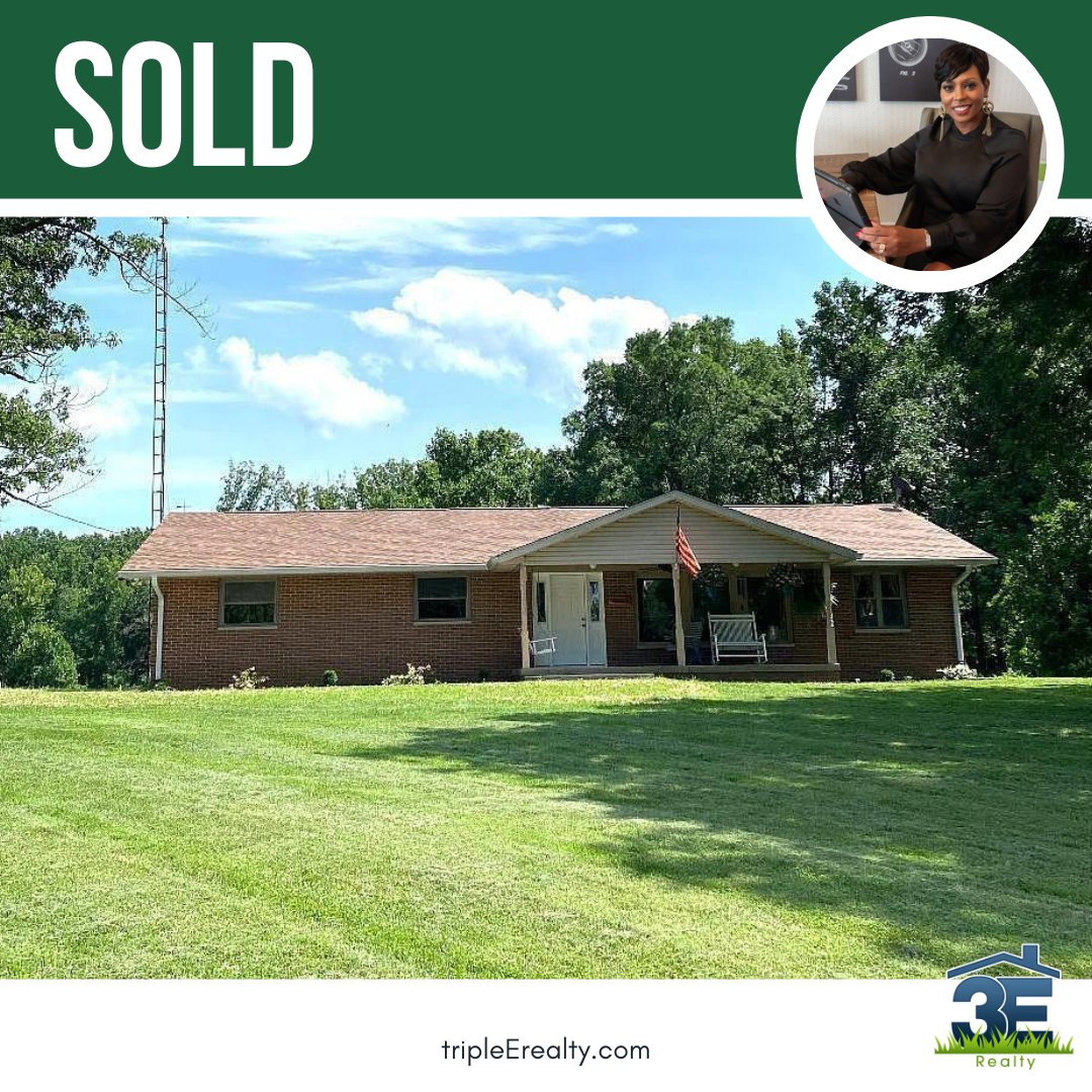 TripleERealty's tweet photo. Congratulations Evona!
Evona assisted her client in the sale of this 3-Bedroom 1-Bathroom home in Bloomfield!
#bestindyagents
#indyrealty
#besthomesellingexperience
#SoldPropertyIndyRealty
#BestRealEstate
#TripleERealEstate
#BestIndyRealty
#IndyRealEstate https://t.co/gRjmLQI1es