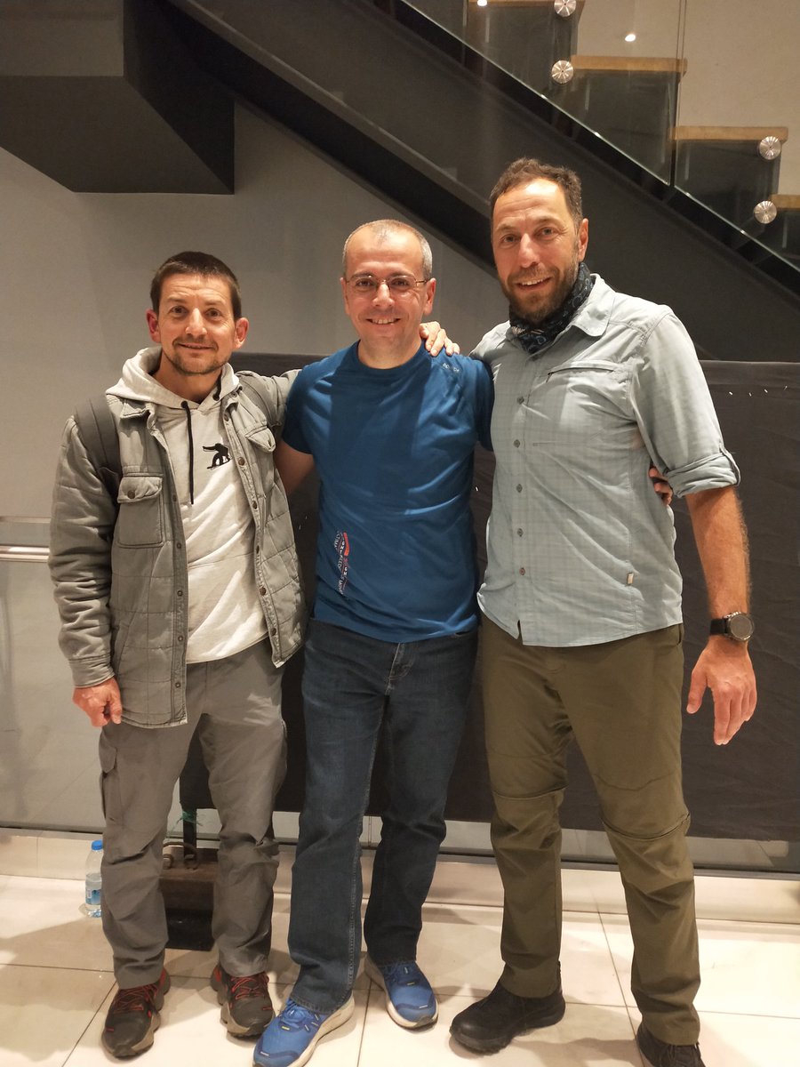 🚴Birisi 13 yıldır bisikletle dünya turu yapan (bir takım pasaport işlemleri için kısa süreli Türkiye'de) ve bana bisikleti sevdiren adam <a href="/Gurkan_Genc/">Gürkan Genç</a>

🏃‍♂️Diğeri 7 kıtada 7 ultra maraton koşmuş ve beraber de koşma şansı yakaladığım, bana koşmayı sevdiren adam <a href="/alperdalkilic/">ALPER DALKILIC</a>