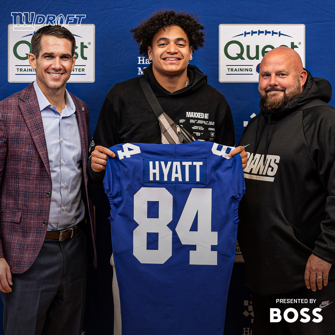 Giants's tweet photo. All smiles for Hyatt 😄 https://t.co/Ux8jVNFzpe