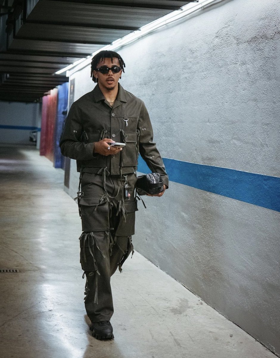 Outlander Magazine tweet media