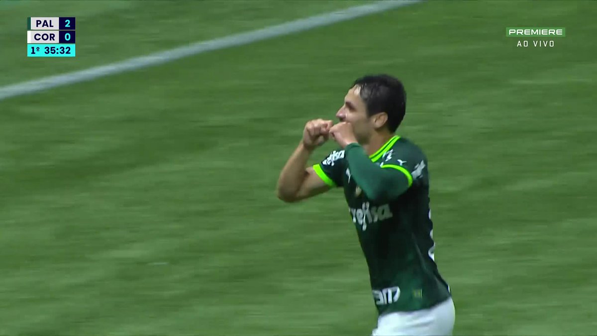CentralDaSEP's tweet photo. Raphael Veiga:

"(A comemoração) Foi uma homenagem pra ele (Valdivia)" https://t.co/VSUEsatL3R