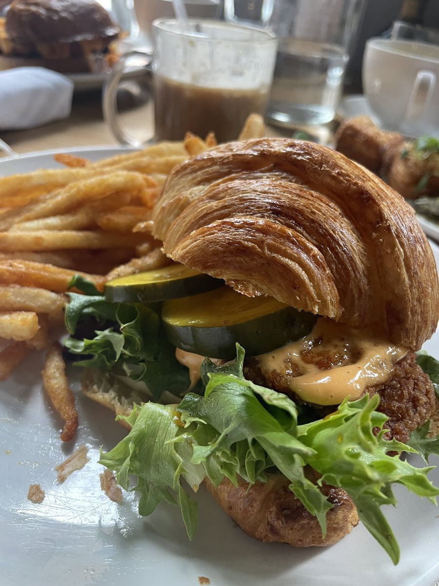 CFoodwaves's tweet photo. Brunch vibes on point! Hot chicken Sammie, fries with gravy, fried croissant bites and vanilla bean cheesecake 
#brunch #pastries #indianapolis #indiana https://t.co/wzB0CTOw2l