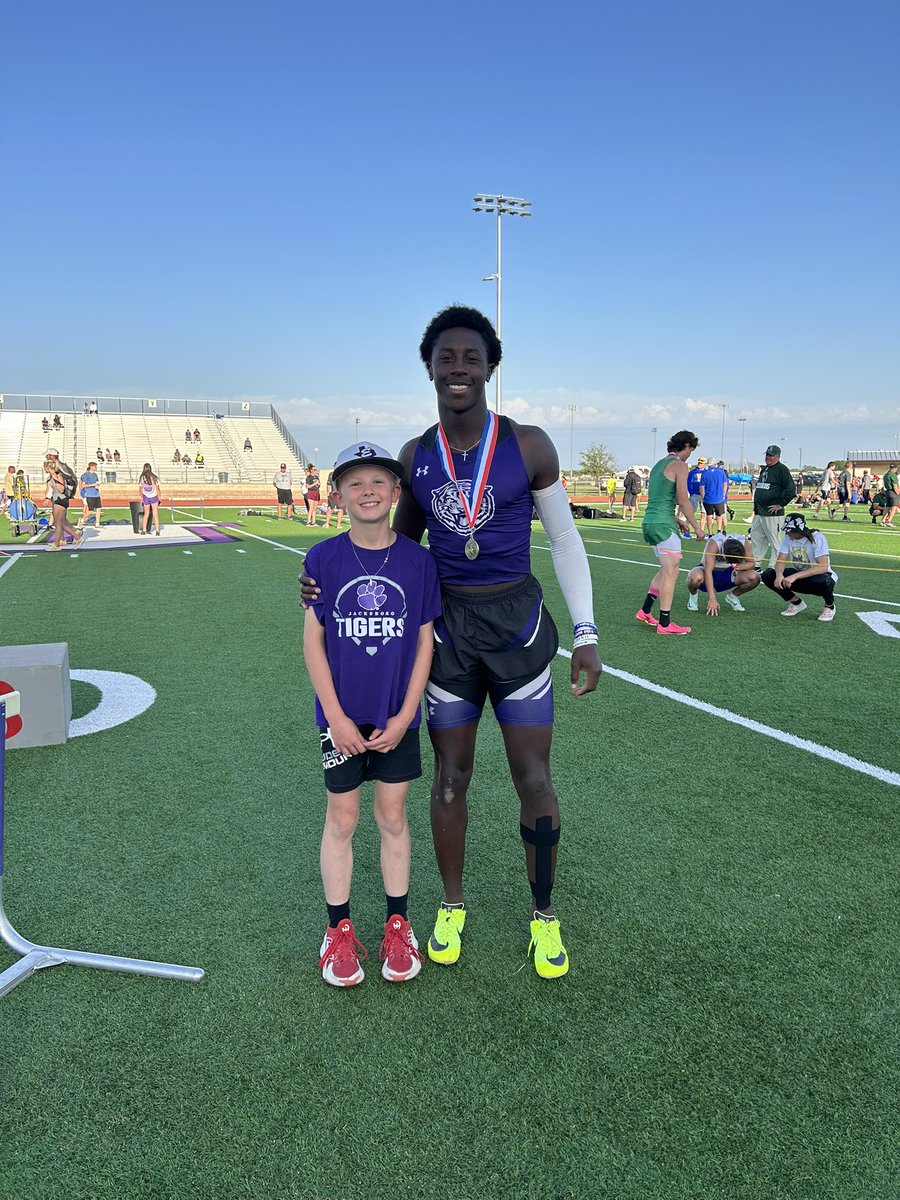 Proud of @HowardKaleem for breaking a school record and advancing to STATE in the 300m hurdles! Region 1 CHAMP!