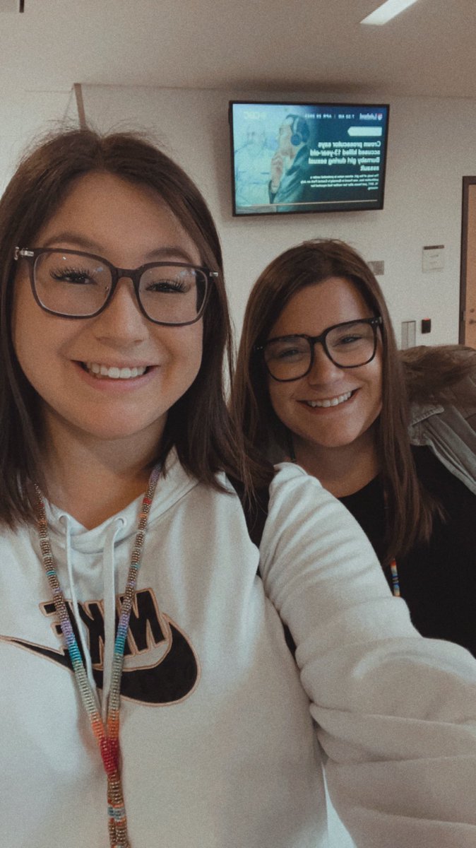 MissMDownie's tweet image. Day 2 @LakeheadOrillia for #IKMath2023.
Today was all about birch bark baskets, &amp;amp; the cultural teachings of the experience. The math connections during this task were so evident. We talked SA, V, Cap. , and informal methods of measurement.
Oh! And assembled my loom bracelet!