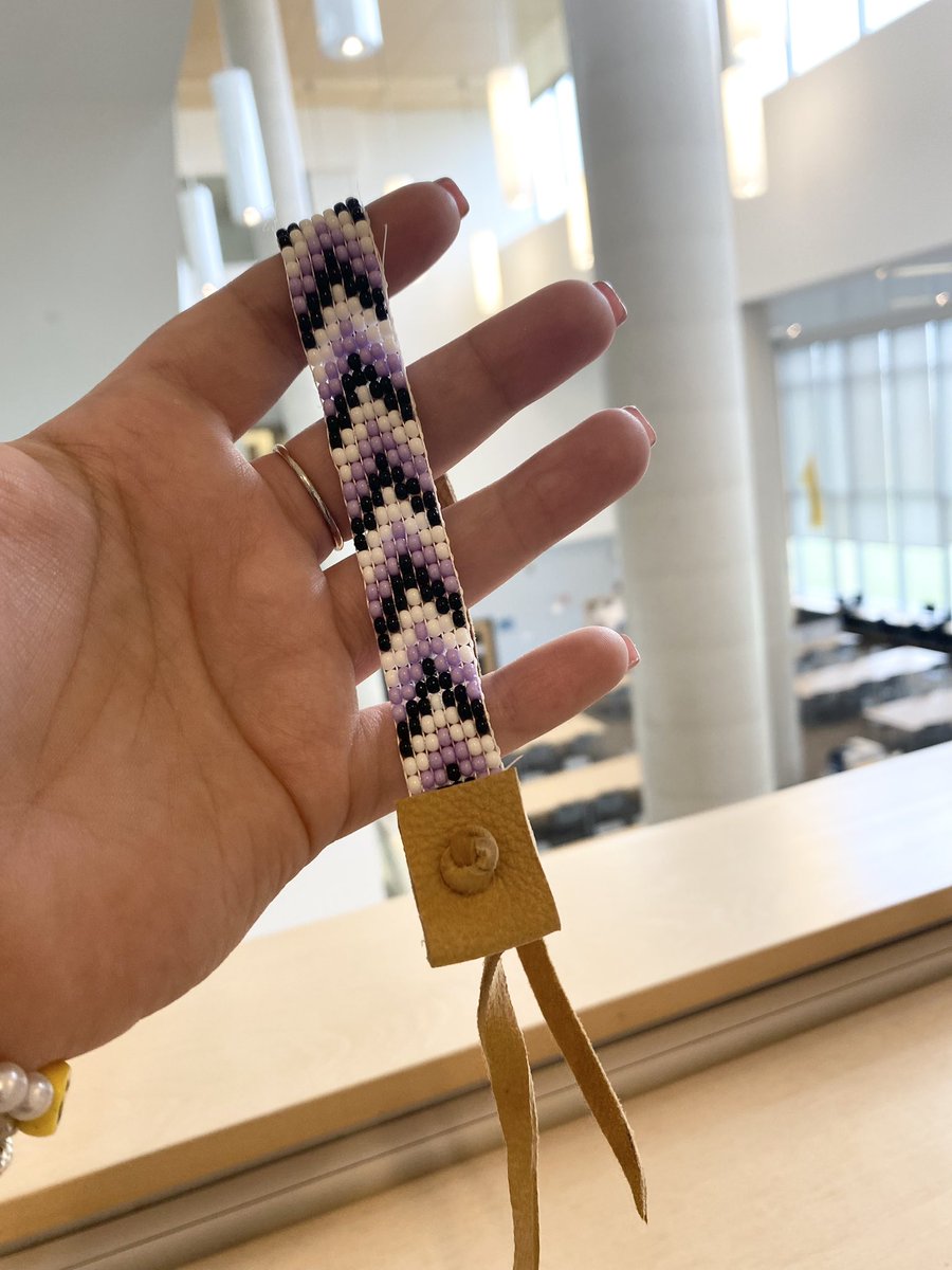 MissMDownie's tweet image. Day 2 @LakeheadOrillia for #IKMath2023.
Today was all about birch bark baskets, &amp;amp; the cultural teachings of the experience. The math connections during this task were so evident. We talked SA, V, Cap. , and informal methods of measurement.
Oh! And assembled my loom bracelet!