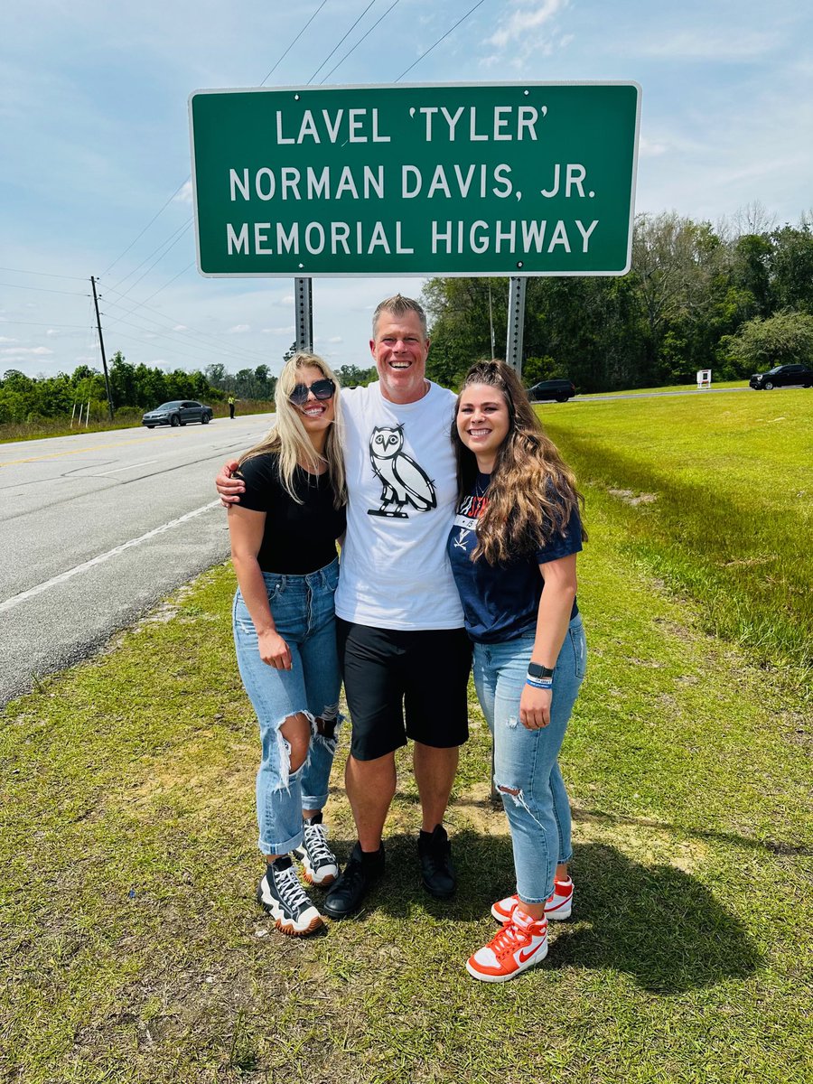 savanah2j's tweet photo. #team2j๐ will never let your legacy die https://t.co/VBeRKALl6p