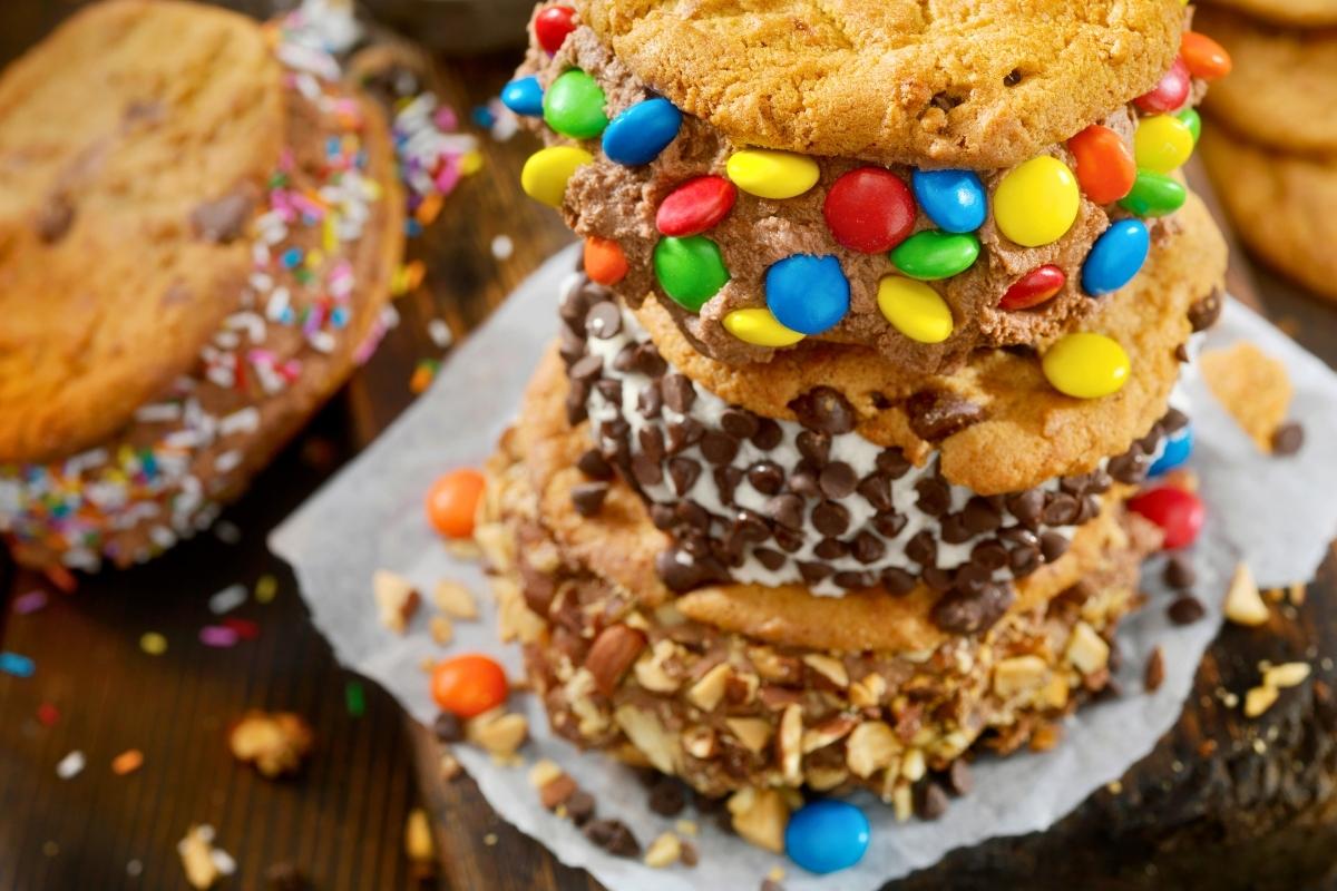 easykidsrecipes's tweet photo. 🍦🍪 You can make the most amazing homemade ice cream sandwiches! 🥳 Perfect treat to beat the heat and share with friends! 😋 Who knew it was so easy and fun to make? Try it yourself, you won't be disappointed! 🎉 

#IceCreamSandwiches #SummerTreats #DIYDeliciousness https://t.co/UnINPsbFxk