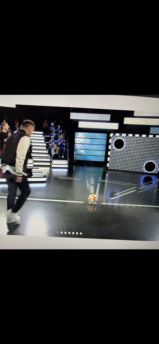 RaeComm's tweet photo. Fans in other countries miss out on all the fun. Only in Germany do you get a current world champion to come on a live studio show with the audience clapping along while he tries to aim at 2 holes in a wall. #Torwand #sportstudio #Palacios https://t.co/da0oovazZi