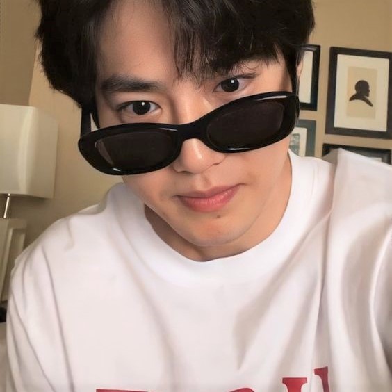 hanninpi's tweet photo. ⠀
 ⠀ ݁𓆩 ♡ 𓆪 suho taking the best selfies,
      photos on instagram in the kpop
     ⠀⠀  ⠀ ⠀ ⠀  -  a thread !  ،، ( 🎧💭 ) 
⠀ https://t.co/pRMNNfE8FS