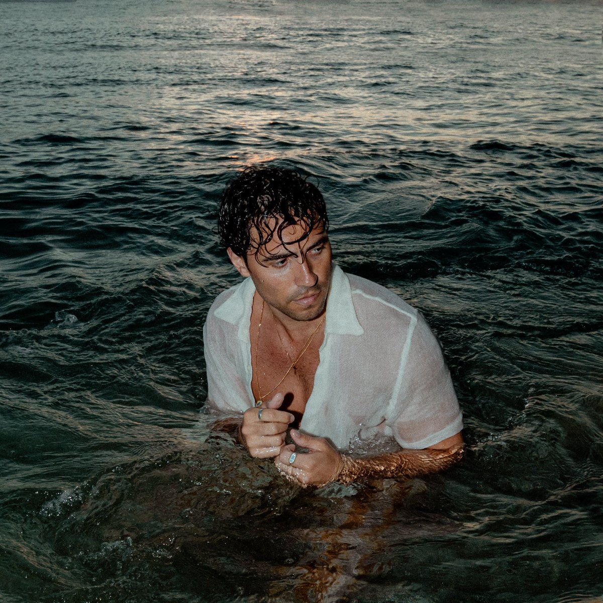 SUR LE FIL. L’ALBUM. 4 MAI, MINUIT. 🌊