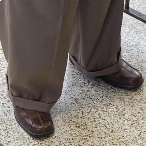 FluentInFinance's tweet photo. If your Banks CEO dresses like this, your Bank will probably survive: https://t.co/Sb9ODTOi8N