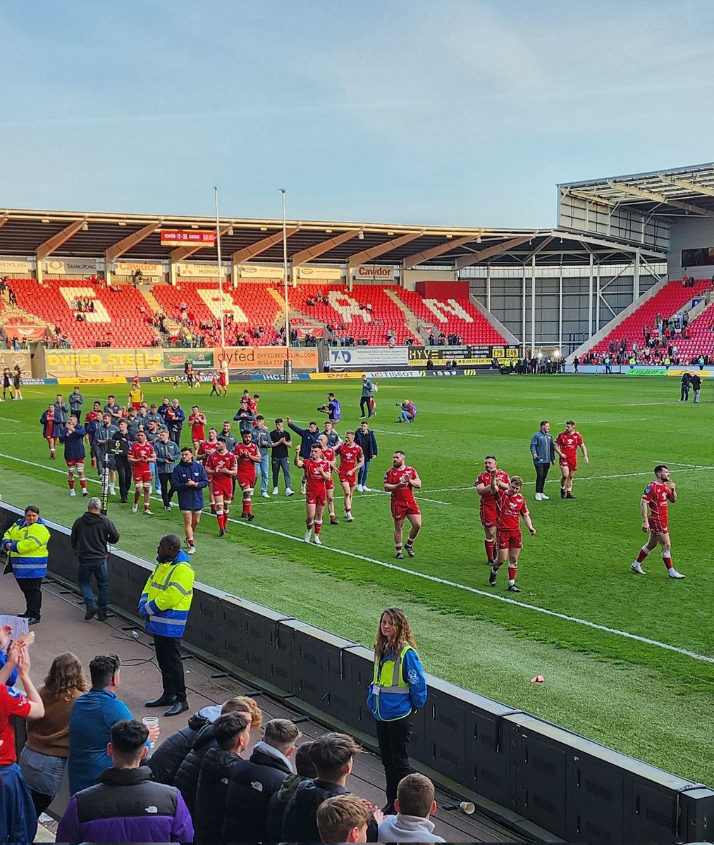 CharJMorris's tweet photo. Thank you boys 😘 see you next season @scarlets_rugby @official_parc #SCAvGLA #ymaohyd https://t.co/pk6cK8kCHp