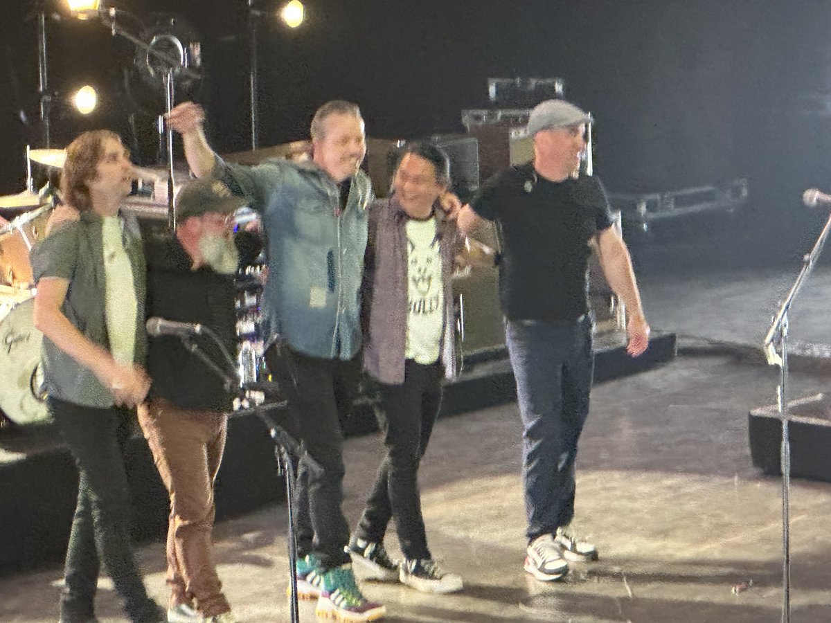 MichaelBatdorf's tweet photo. Night one was amazing as usual. Will y’all have cast iron skillets available at the merch table tonight? We Cincinnatians will buy those to make our Skyline dips. https://t.co/JhbwdLAZqL