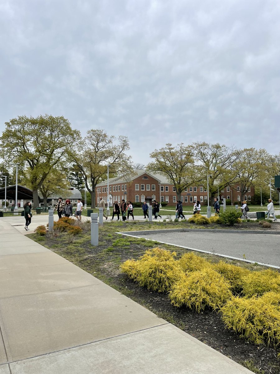 ChrisDM09's tweet photo. First week at Farmingdale State College - So much to learn and explore! #NewBeginnings https://t.co/DxEPV81HaR