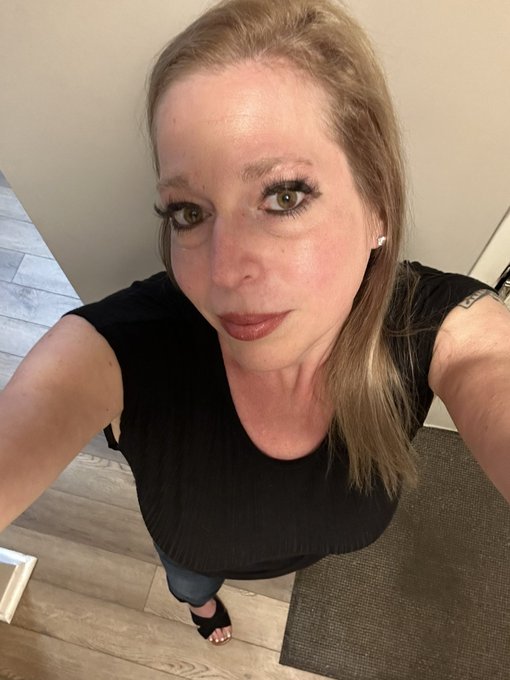 What trouble will I get into tonight? 😈 xoxo 💋 🍑 🍓 🍍 ❤️ 💜 💕 https://t.co/JZaWUlrQHn
